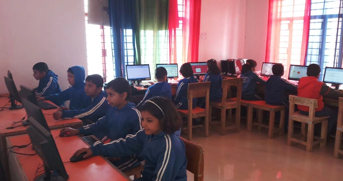 bording_school_computers_labs